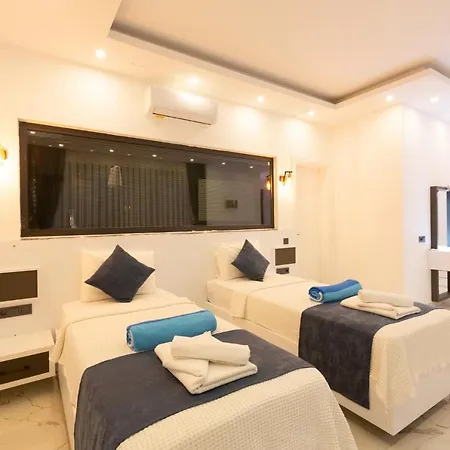 Vena Kalkan *